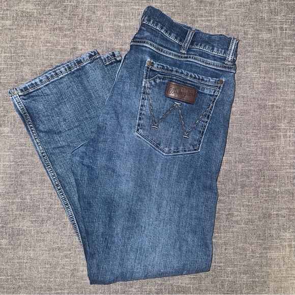 Men’s Retro Slim Boot Wrangler Jeans - Picture 2 of 5